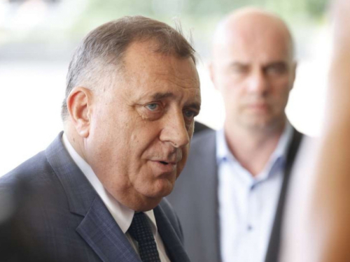 Dodik odbio ustati, nije se izjasnio o krivici