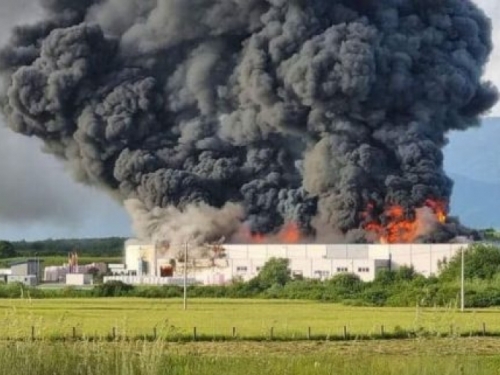Požar uništio tvornicu stiropora, stotine ljudi ostalo bez posla
