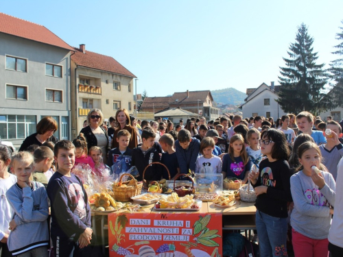 FOTO: Dani kruha u OŠ Marka Marulića Prozor