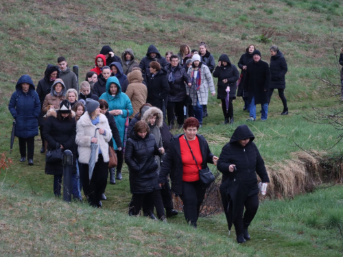 FOTO: Put križa kroz fratarski gaj na Šćitu