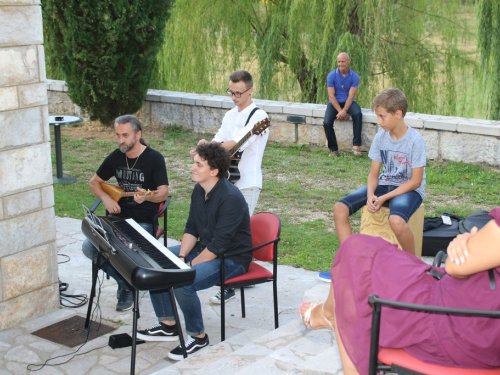 FOTO: Promocija knjige dr. sc. Šimuna Novakovića i druga večer trodnevnice na Šćitu