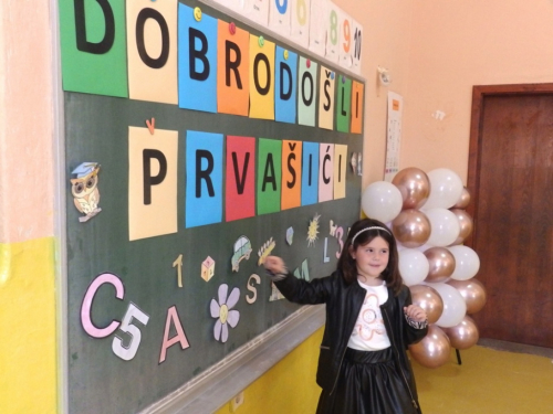 FOTO: U OŠ fra Jeronima Vladića Ripci upisano 19 prvašića