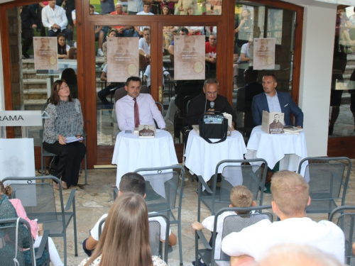 FOTO: Promocija knjige dr. sc. Šimuna Novakovića i druga večer trodnevnice na Šćitu