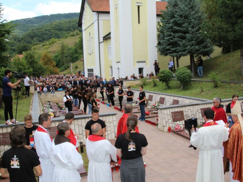 FOTO: Obilježena 26. obljetnica stradanja Hrvata na Uzdolu