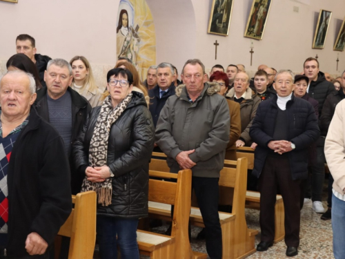 FOTO: Polnoćka u crkvi Uznesenja Blažene Djevice Marije na Šćitu