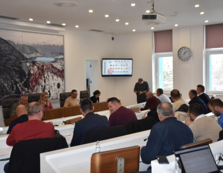 Rama u rasulu: milijuni duga, rezovi i otkazi građanima – slika vlasti koja je izgubila kontrolu