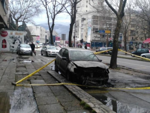 Prijeteće poruke mostarskoj profesorici: Nastradat će ti prvorođeni sin.. Dabogda gorjela u paklu...