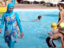 Zbog plivanja u burkiniju platila masnu kaznu i zabranjeno joj kupanje u bazenu