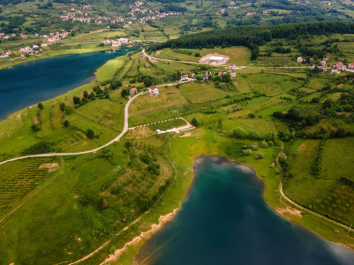 Dobrodošli u kamp ''Oaza mira'' - Vaša Oaza na obali prekrasnog Ramskog jezera!