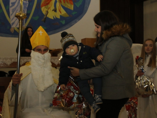 ​FOTO: Sv. Nikola s radošću dočekan u župi Rumboci