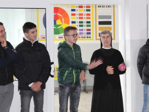 FOTO: Vlč. Jakov Kajinić održao duhovnu obnovu mladima u Prozoru