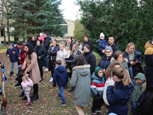 FOTO: Na Šćitu uprizorene žive jaslice