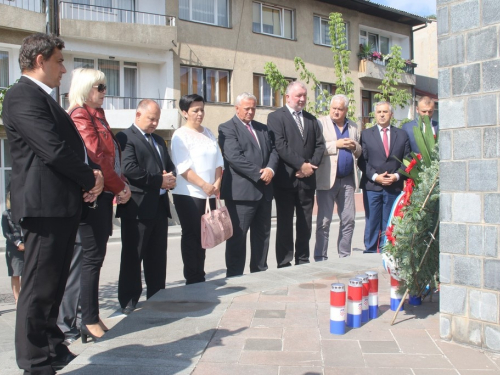 FOTO: Polaganjem vijenaca i svečanom sjednicom započelo obilježavanje Dana općine