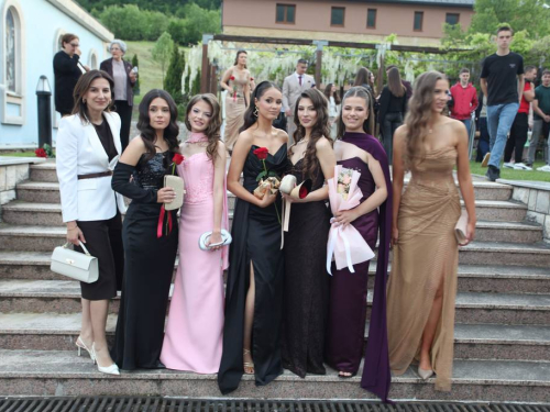 FOTO: Matura 2026. - Defile mladosti na ulicama Prozora