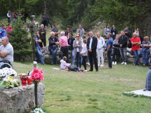 FOTO: Na Vranu služena sv. misa za poginule duvandžije