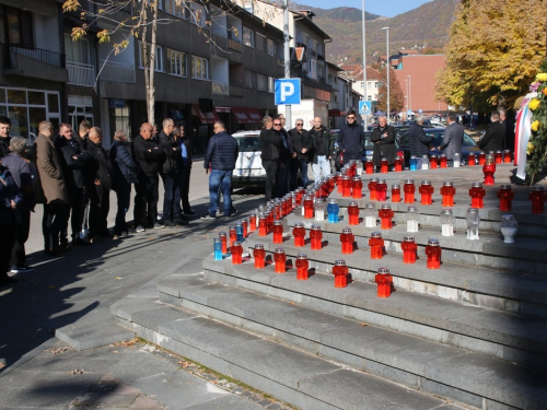 FOTO: Povodom Svih svetih u Prozoru zapaljene svijeće za poginule i preminule branitelje