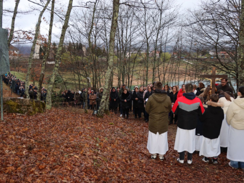 FOTO: Put križa kroz fratarski gaj na Šćitu