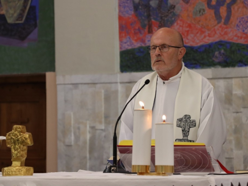 FOTO: Započela trodnevnica u župi Rama-Šćit, prvašići darovani prigodnim darovima