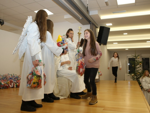 FOTO: Sv. Nikola razveselio mališane u Rumbocima