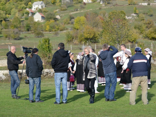 FOTO: Čuvarice snimaju spot za pjesmu 'Opadaj lišće'