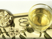 Napravite čaj koji ublažava grlobolju