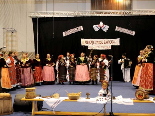 FOTO: Ramci na ''Običajima starog zavičaja'' okupili folkloraše iz tri države