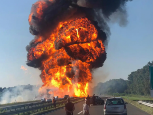 Nesreća na hrvatskoj autocesti: Sudarilo se nekoliko automobila, kamioni gore