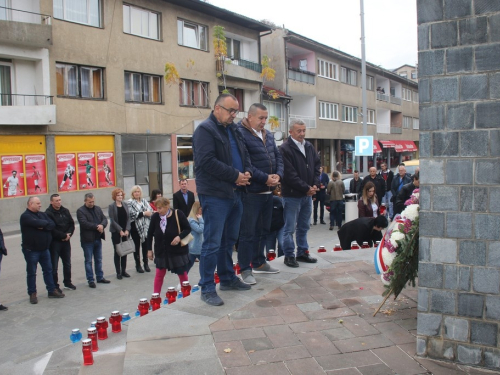 FOTO: Povodom Svih svetih u Prozoru zapaljene svijeće za poginule i preminule branitelje