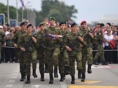 Hoće li državljani BiH s hrvatskim državljanstvom dobivati pozive u vojsku?
