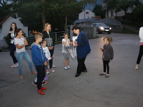 FOTO: Paljenjem svitnjaka Rama dočekuje sv. Ivu