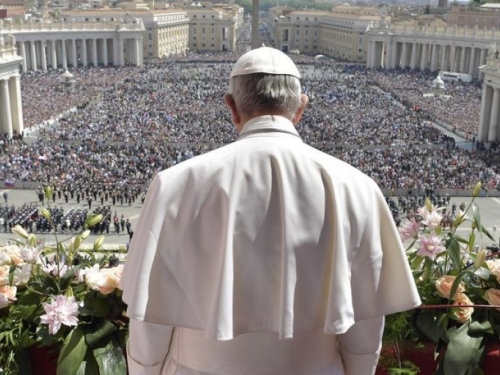 Papa Franjo zatražio da se rimokatolički svećenici mogu ženiti?