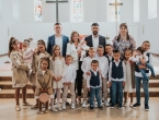 Obitelj krstila peto dijete, a kuma im je bila majka desetero djece