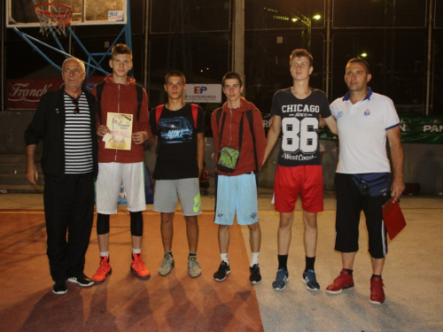 FOTO: Ekipa ''ALF Market'' osvojila Streetball za juniore