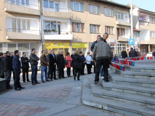 Povodom Svih svetih u Prozoru zapaljene svijeće za poginule i preminule branitelje