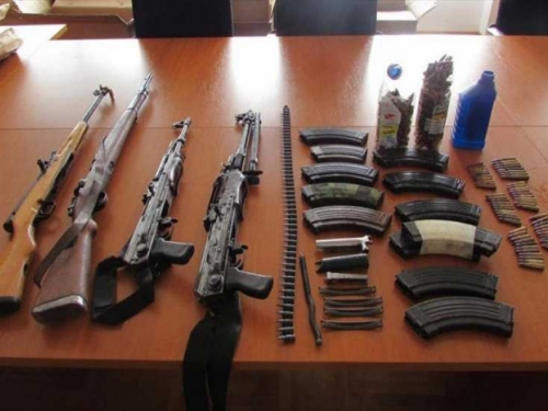 Kod migranata u Sarajevu pronađena veća količina oružja