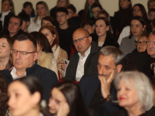 FOTO: U Prozoru predstavljena slikovnica Magdalene Jeličić ''Djed, dječak i računalo''