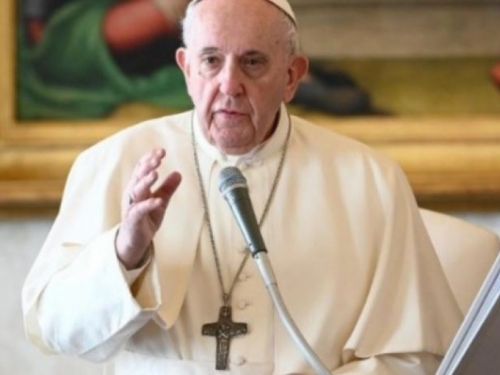 Papa Franjo daje veće ovlasti mjesnim biskupima