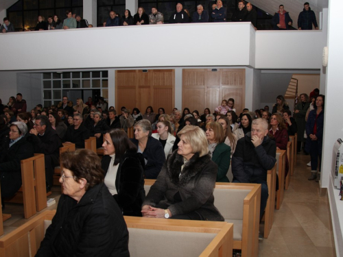 FOTO: Drugi dan duhovne obnove u župi Rumboci i koncert VS „Arabella“