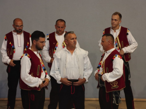 FOTO/VIDEO: 2. večer folklora u Prozoru - ''Običaje svoje zaboravit neću''