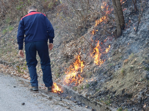 FOTO/VIDEO: Ugašen požar koji je prijetio objektu HE Rama