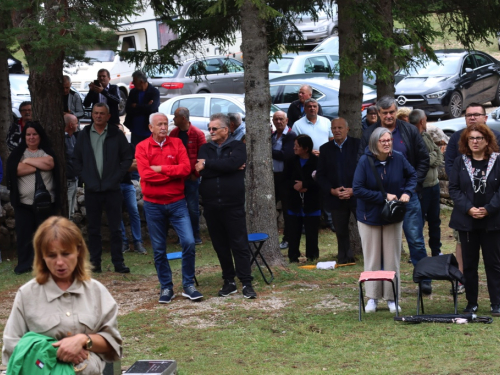 FOTO: Na Vranu služena sv. misa za poginule duvandžije