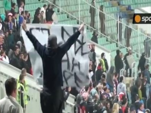 Bugarski navijač pokazao transparent Srbe na vrbe: Hrvati ga nagradili aplauzom