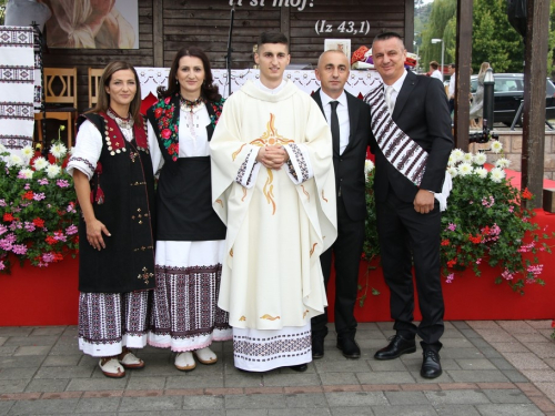 FOTO: Mlada misa vlč. Josipa Papka u župi Prozor