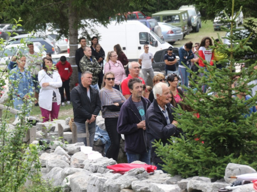 FOTO: Na Vranu služena sv. misa za poginule duvandžije