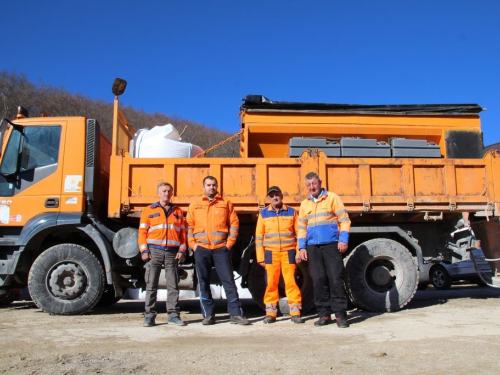 FOTO: Zimska služba na Makljenu uvijek spremna na sve uvjete!