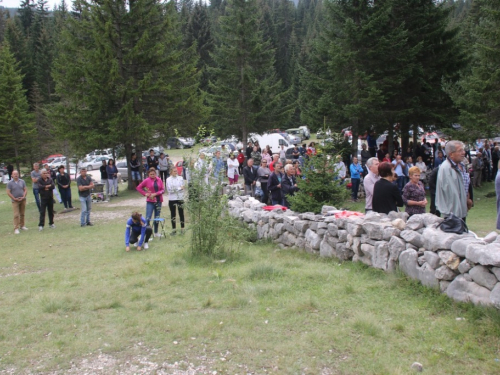 FOTO: Na Vranu služena sv. misa za poginule duvandžije