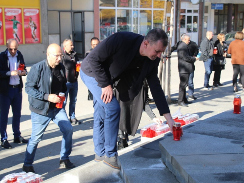 FOTO: Povodom Svih svetih u Prozoru zapaljene svijeće za poginule i preminule branitelje