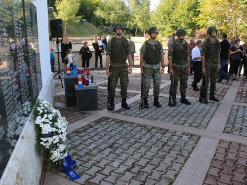 FOTO/VIDEO: Na Uzdolu obilježena 22. obljetnica stravičnog pokolja nad Hrvatima