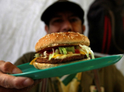 Ultraprerađeno meso i slatka gazirana pića najviše štete zdravlju mozga