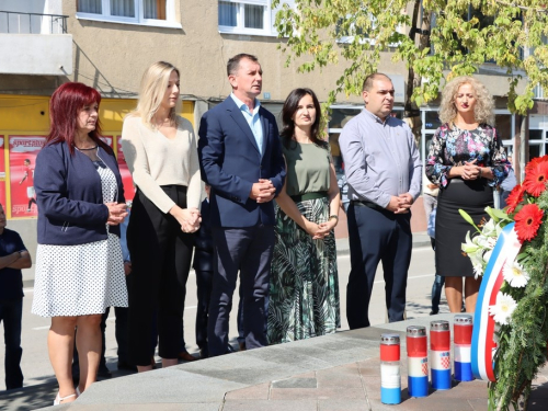 FOTO: Polaganjem vijenaca i svečanom sjednicom započelo obilježavanje Dana općine